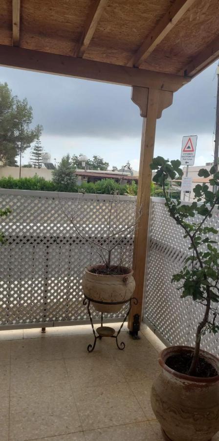 Yiota'S Cute Studio Paphos Bilik gambar