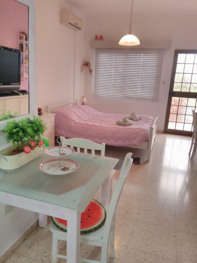 Yiota'S Cute Studio Paphos Luaran gambar